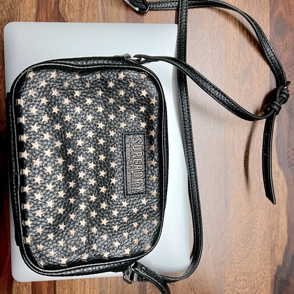Super Dry sling bag black colour - Picture 2 of 6